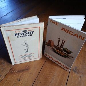 🥜🍰 (2) Vintage Cookbooks - The Peanut and The Pecan 🥧🥜